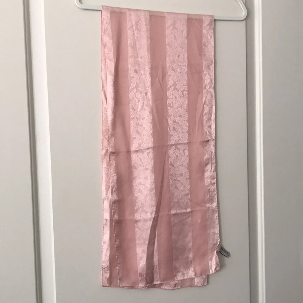 Oscar de la Renta light pink paisley print silk rectangular scarf